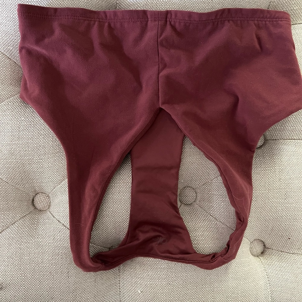 Alo yoga sports bra, side medium, worn only a few times.